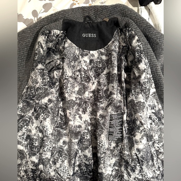 Guess Original coat, size XS - Picture 4 of 7